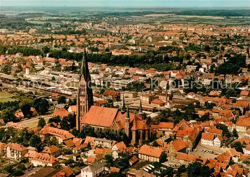 AK / Ansichtskarte Schleswig_Schlei Stadtzentrum mit Kirche Fliegeraufnahme Schleswig_Schlei