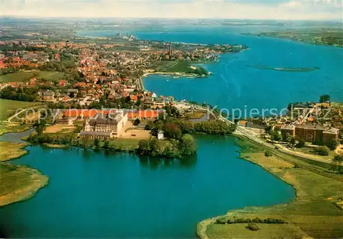 AK / Ansichtskarte Schleswig_Schlei Schlossinsel mit Schloss Gottorp heute Landesmuseum Burgsee Burggraben Fliegeraufnahme Schleswig_Schlei