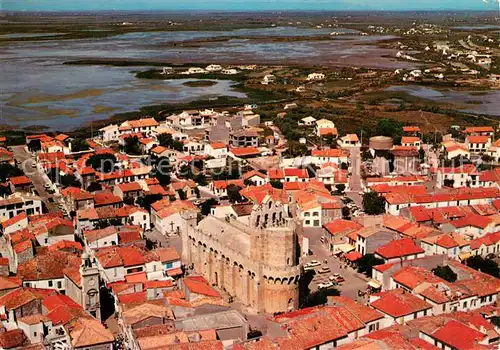 AK / Ansichtskarte Les_Saintes Maries de la Mer Eglise fortifiee les Mas Camarguais vue aerienne Les