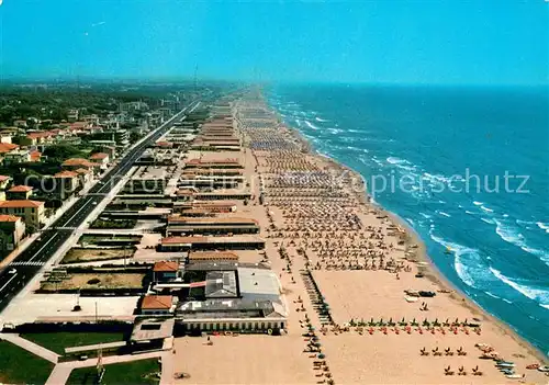 AK / Ansichtskarte Marina_di_Pietrasanta Strand Fliegeraufnahme Marina_di_Pietrasanta