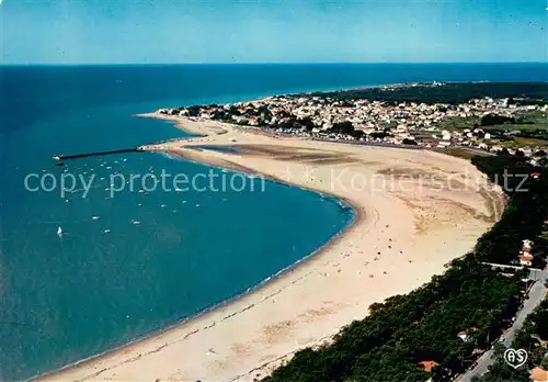 AK / Ansichtskarte La_Tranche sur Mer Le Parc Clemenceau et la Plage Vue aerienne La_Tranche sur Mer