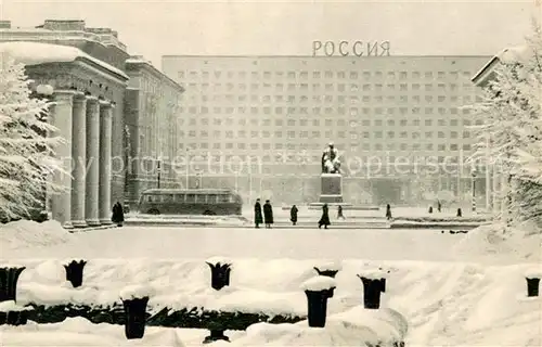 AK / Ansichtskarte Leningrad_St_Petersburg Hotel Russia Denkmal im Winter Leningrad_St_Petersburg