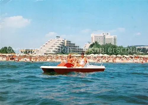 AK / Ansichtskarte Albena Strand Hotels am Schwarzen Meer Tretboot Albena