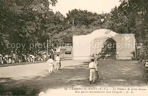 AK / Ansichtskarte Cambo les Bains Le Fronton de pelote basque Une partie internationale avec Chiquite Cambo les Bains