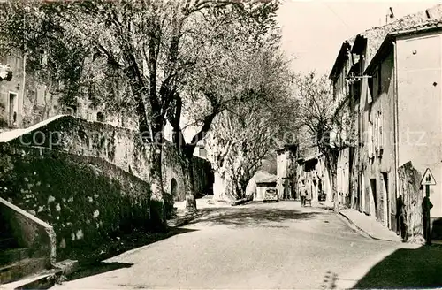 AK / Ansichtskarte Cucuron La rue de Vaugines Cucuron