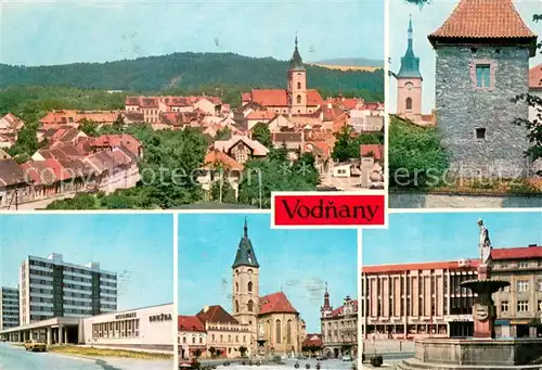 AK / Ansichtskarte Vodnany_Wodnian Stadtbild mit Kirche Turm Brunnen Marktplatz Wohnsiedlung Hochhaeuser Vodnany Wodnian