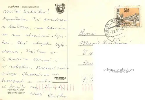 AK / Ansichtskarte Vodnany_Wodnian Stadtbild mit Kirche Turm Brunnen Marktplatz Wohnsiedlung Hochhaeuser Vodnany Wodnian