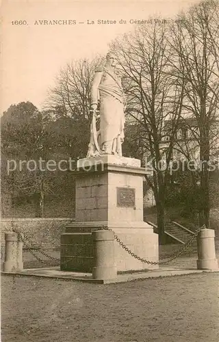 AK / Ansichtskarte Avranches La Statue du Generale Valhubert Avranches