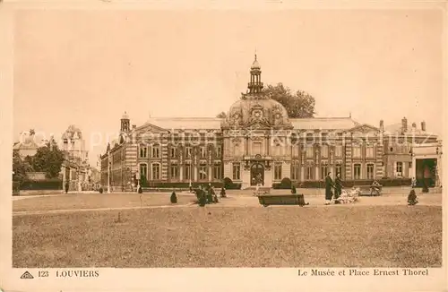 AK / Ansichtskarte Louviers_Eure Le Musee et Place Ernest Thorel Louviers Eure