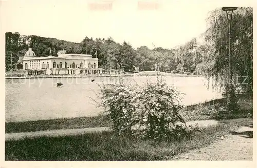 AK / Ansichtskarte Bagnoles de l_Orne Vue sur le Lac vers le Casino Bagnoles de l_Orne