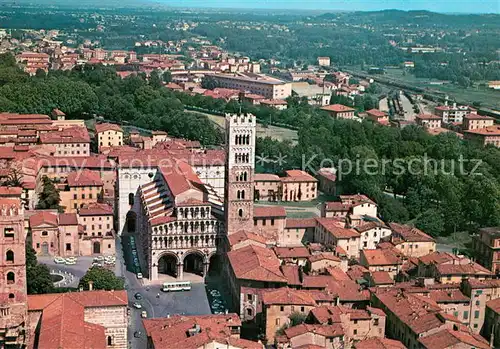AK / Ansichtskarte Lucca Chiesa San Martino veduta aerea Lucca