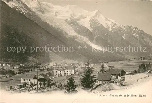 AK / Ansichtskarte Chamonix Vue panoramique et le Mont Blanc Alpes Chamonix