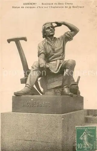AK / Ansichtskarte Domremy la Pucelle_Vosges Basilique du Bois Chenu Statue de Jeanne d Arc sur l esplanade de la basilique Domremy la Pucelle_Vosges
