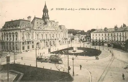 AK / Ansichtskarte Tours_Indre et Loire Hotel de Ville et la Place Tours Indre et Loire