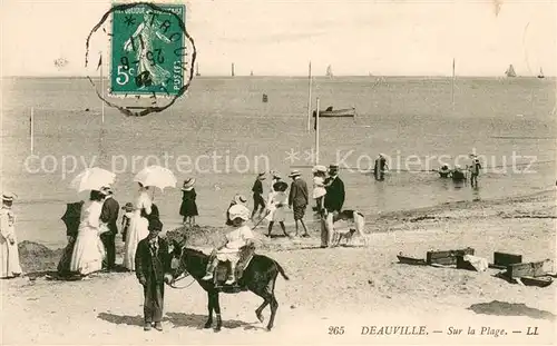 AK / Ansichtskarte Deauville sur Mer Sur la plage Deauville sur Mer