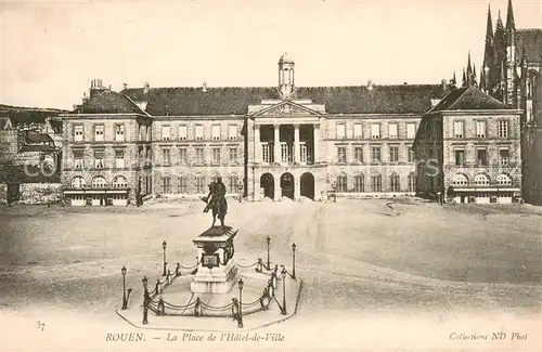 AK / Ansichtskarte Rouen Place de l Hotel de Ville Monument Rouen