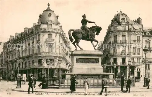 AK / Ansichtskarte Orleans_Loiret La Place du Martroi Statue de Jeanne d Arc Orleans_Loiret