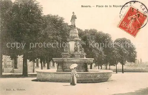 AK / Ansichtskarte Nevers_Nievre Place de la Republique Nevers Nievre