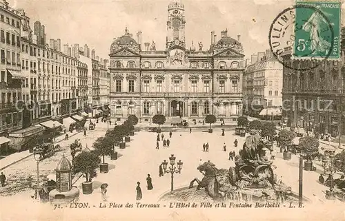 AK / Ansichtskarte Lyon_France La Placce des Terreaux lHotel de Ville et la Fontaine Bartholdi Lyon France