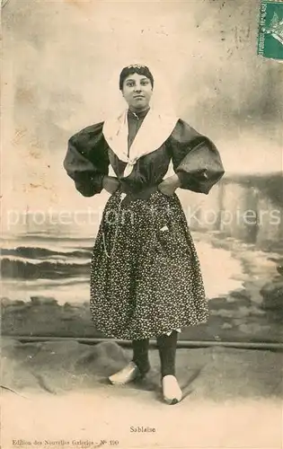 AK / Ansichtskarte Les_Sables d_Olonne Une Sablaise Costumes Trachten Les_Sables d_Olonne