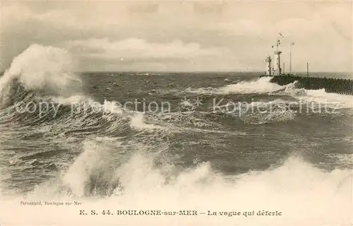 AK / Ansichtskarte Boulogne sur Mer La vague qui deferle et les phares Brandung Boulogne sur Mer