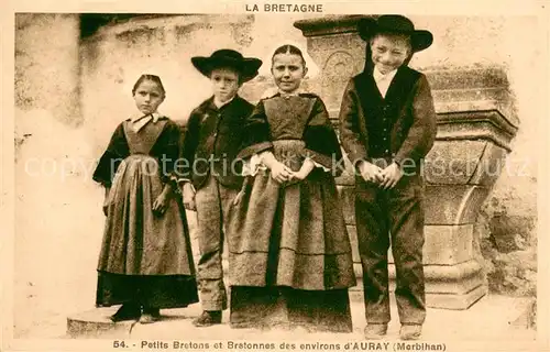AK / Ansichtskarte Auray Petits Bretons et Bretonnes Costumes Trachten Auray