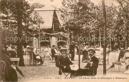 AK / Ansichtskarte Royat_Puy_de_Dome Le parc vers le kiosque a musique Royat_Puy_de_Dome