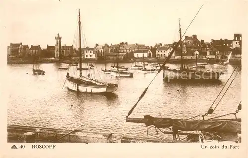 AK / Ansichtskarte Roscoff Un coin du port Roscoff