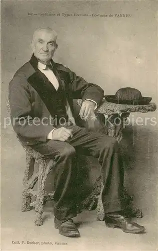 AK / Ansichtskarte Vannes Costumes et Types Bretons Trachten Vannes