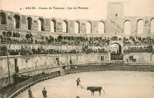 AK / Ansichtskarte Arles_Bouches du Rhone Course de Taureaux Jeu du Manteau Stierkampfarena Arles_Bouches du Rhone