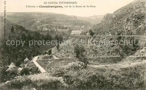 AK / Ansichtskarte Chaudes Aigues Vue de Route de Saint Flour Paysage Chaudes Aigues