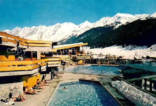 AK / Ansichtskarte La_Clusaz La Piscine d ete et d hiver Panorama sur la Chaine des Aravis en hiver La_Clusaz