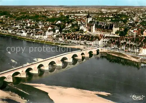 AK / Ansichtskarte Gien Pont sur la Loire Eglise vue aerienne Gien