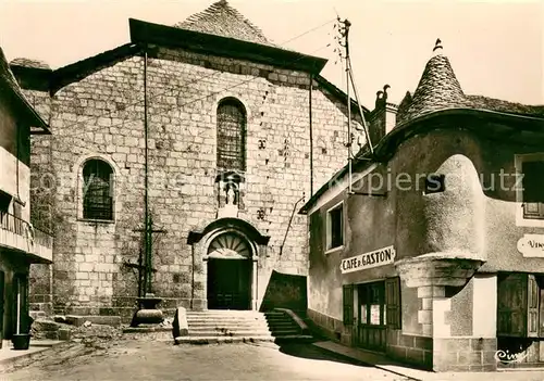 AK / Ansichtskarte Montsalvy Entree de l eglise abbatiale Monument historique Montsalvy