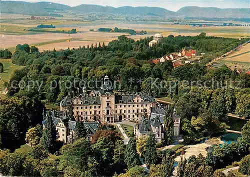 AK / Ansichtskarte Bueckeburg Schloss Bueckeburg mit Mausoleum und Wesergebirge Fliegeraufnahme Bueckeburg