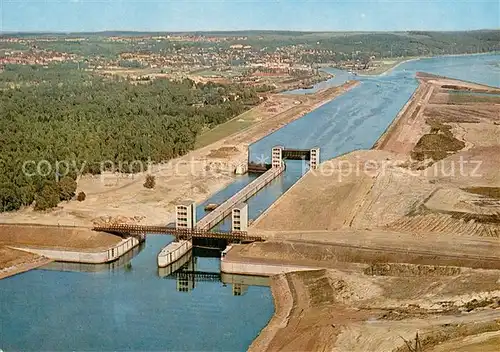 AK / Ansichtskarte Geesthacht_Elbe Schleuse mit Stichkanal im Grossprojekt Elbstaudamm  Geesthacht Fliegeraufnahme Geesthacht_Elbe