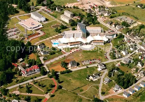 AK / Ansichtskarte Masserberg Badehaus Masserberg Prof Franz Volhard Klinik und Hotel Rennsteig Fliegeraufnahme Masserberg