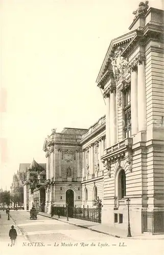 AK / Ansichtskarte Nantes_Loire_Atlantique Le Musee et Rue du Lycee Nantes_Loire_Atlantique