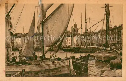 Saint_Tropez_Var Un coin du port des bateaux de peche Saint_Tropez_Var