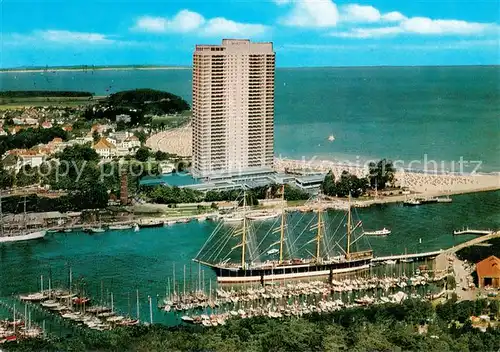 Travemuende_Ostseebad Fliegeraufnahme mit Hotel und Viermastsegler Travemuende_Ostseebad