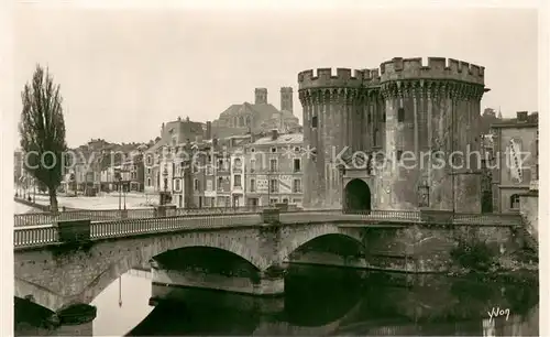 Verdun_Meuse Pont et porte Chaussee au fond la Cathedrale Verdun Meuse