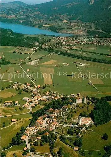 AK / Ansichtskarte Gruyeres_FR au fond Broc et Lac de la Gruyere vue aerienne Gruyeres FR