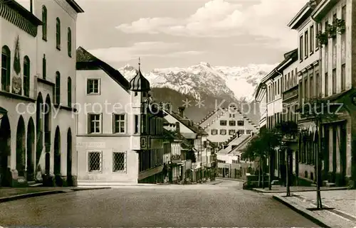 AK / Ansichtskarte Murnau_Staffelsee Der Markt mit Hohe Kiste Murnau_Staffelsee