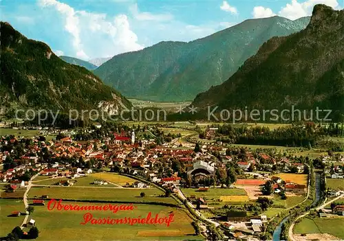 AK / Ansichtskarte Oberammergau Passionsspieldorf mit Kofel Ammergauer Alpen Fliegeraufnahme Oberammergau