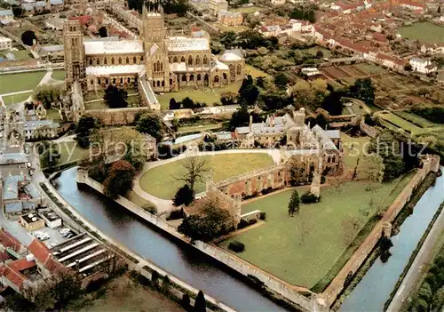 AK / Ansichtskarte Wells_Mendip Aerial view of Wells Cathedral 