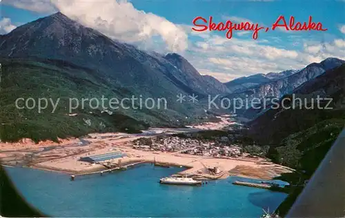 AK / Ansichtskarte Skagway Air view Alaska State Ferry dock and the White Pass Yukon Route terminal 