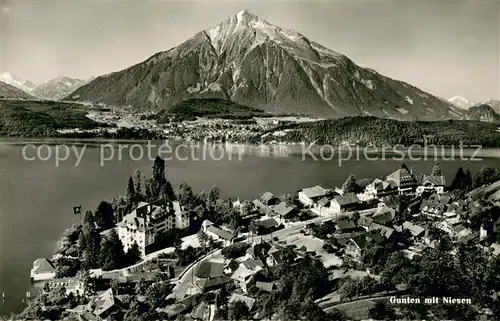 AK / Ansichtskarte Gunten_Thunersee Fliegeraufnahme mit Niesen Gunten Thunersee