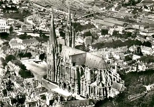 AK / Ansichtskarte Chartres_Eure_et_Loir La Cathedrale Vue aerienne Chartres_Eure_et_Loir