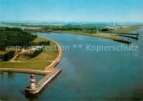 AK / Ansichtskarte Brunsbuettelkoog Einfahrt zum Nord Ostsee Kanal mit Blick zur Schleuse Leuchtturm Fliegeraufnahme Brunsbuettelkoog