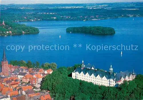 AK / Ansichtskarte Ploen_See Schloss Seenlandschaft Holsteinische Schweiz Fliegeraufnahme Ploen_See